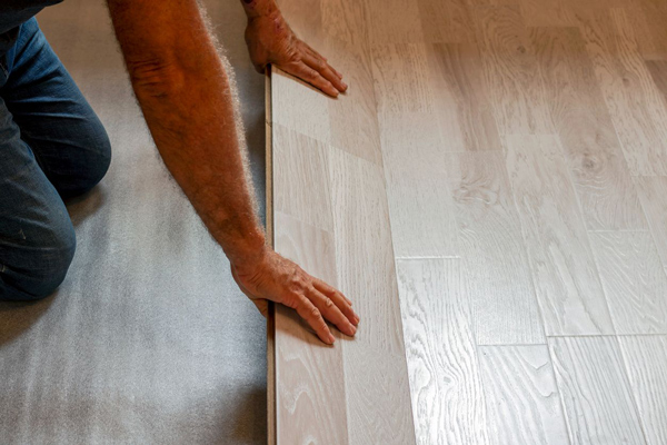 Cách khắc phục sàn nhựa giả gỗ bị nóng