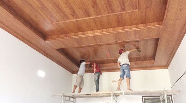 cách làm trần nhựa giật cấp