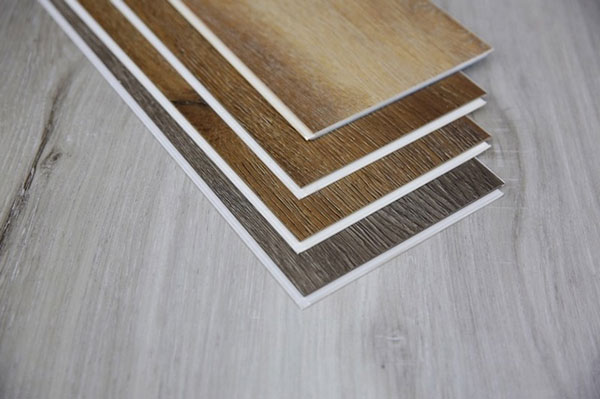 điểm giống và khác nhau giữa sàn pvc và spc