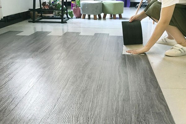 Hướng dẫn thi công sàn nhựa giả gỗ đúng kỹ thuật