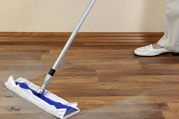 Mẹo vệ sinh sàn nhựa giả gỗ đúng cách