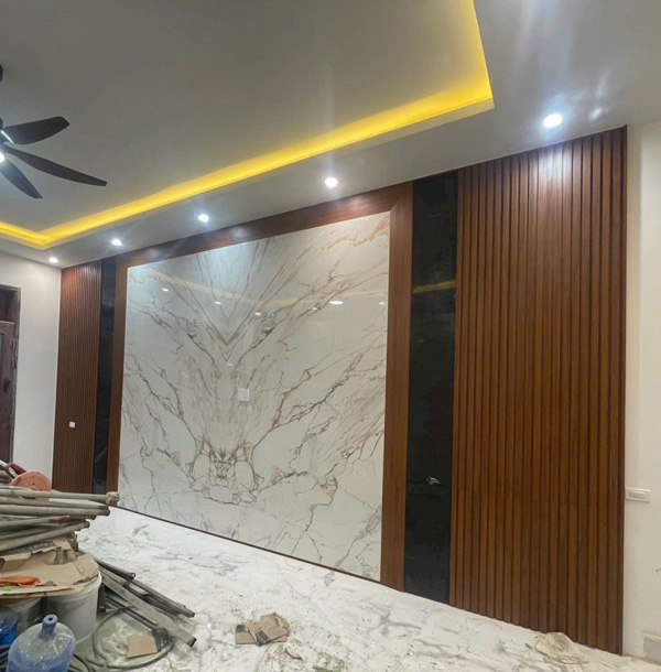 Một số lưu ý khi thi công tấm nhựa ốp tường PVC mùa nắng nóng