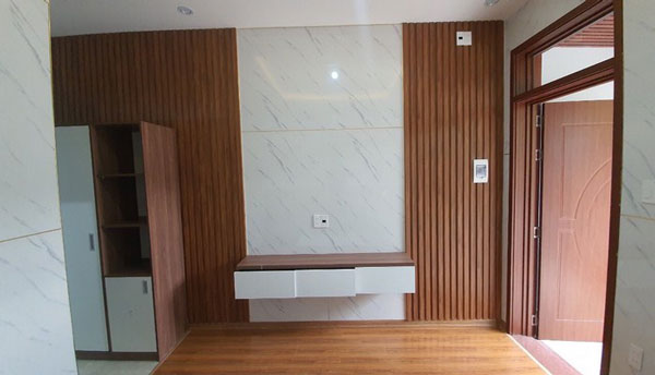 Một số lưu ý khi thi công tấm ốp nhựa giả gỗ