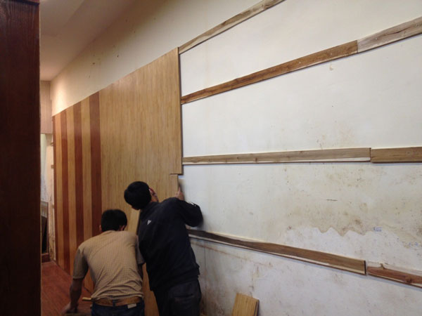 Những lưu ý khi thi công tấm ốp nhựa giả gỗ