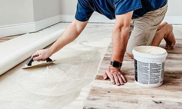 sàn nhựa dán keo có độ bền khoảng 10 năm