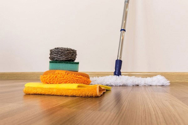 Sàn nhựa giả gỗ có bị nồm hay không