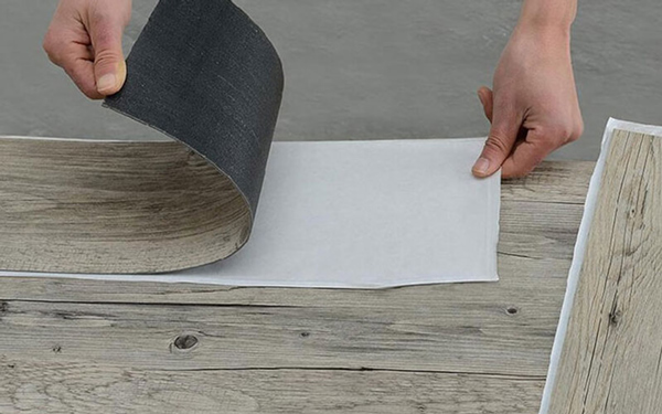 Sàn nhựa giả gỗ tự dán có độ dày bao nhiêu