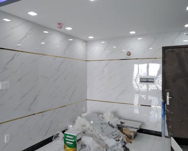 Tấm nhựa giả đá có đắt không