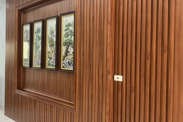 Tấm nhựa giả gỗ có đắt không