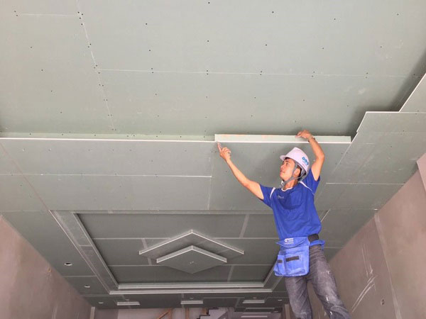 Trần thạch cao có chịu được nước không