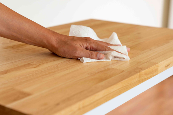 Phương pháp tẩy keo trên sàn nhựa hiệu quả